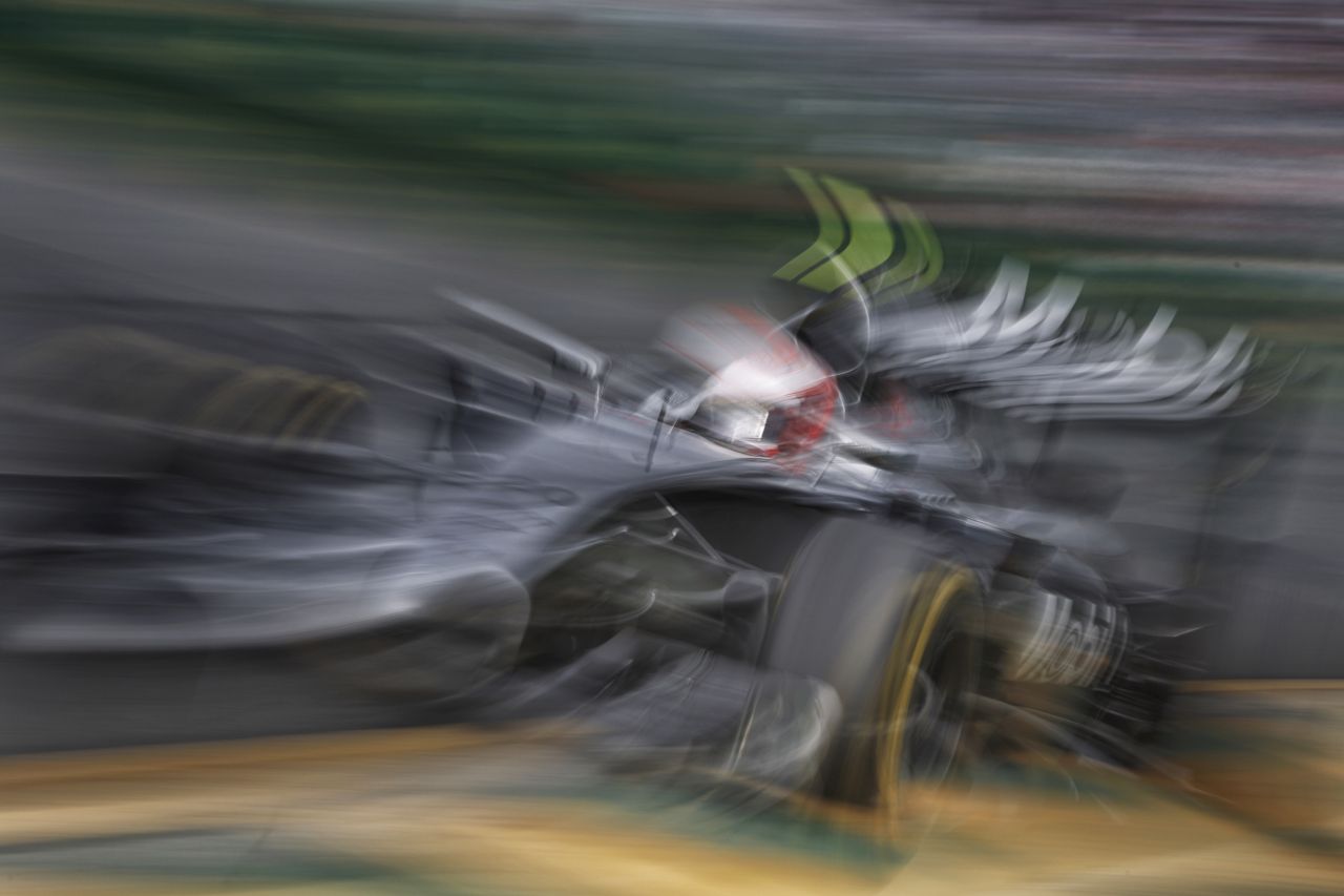 Egy büszke apa: Kevin Magnussen folyamatosan túlszárnyalja az elvárásokat