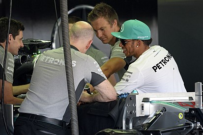 Hajszálrepedés okozta Hamilton vesztét Ausztráliában: a motor használható maradt