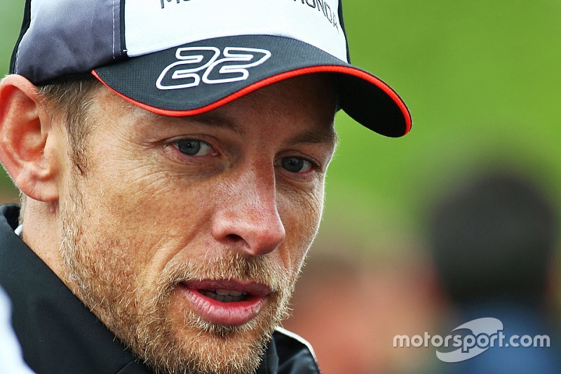 Баттон: McLaren ще занадто далеко від «великих очок»