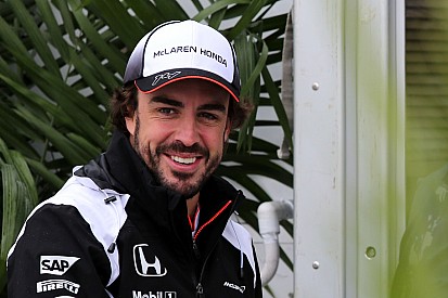 McLaren kan in 2017 titelkandidaat zijn, denkt Alonso