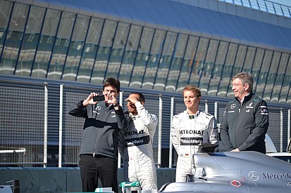 Nem lesz vérfürdő az F1-ben: Wolff szerint az idei gépek a WOW kategóriába tartoznak