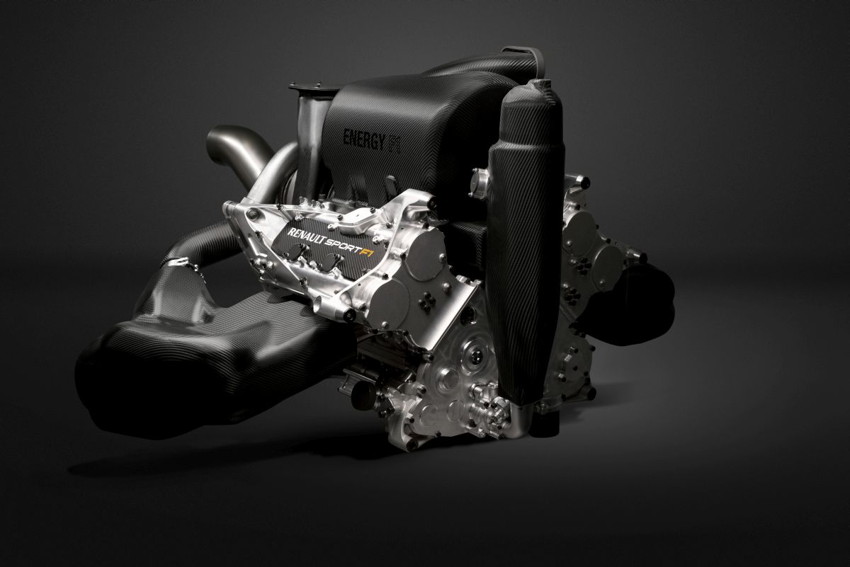 A Renault reméli, jó lesz hallgatni a V6-os turbókat: de mikortól padlózzák nekik?