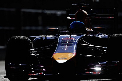 Button az élen Jerezben, azonnal elfüstölt a Red Bull! (frissítve)