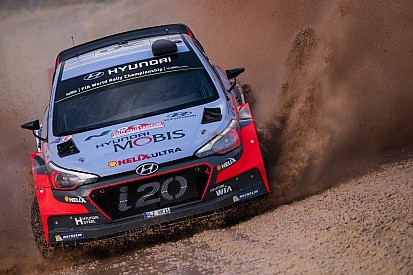 Neuville lidera sobre Latvala tras la mañana del viernes