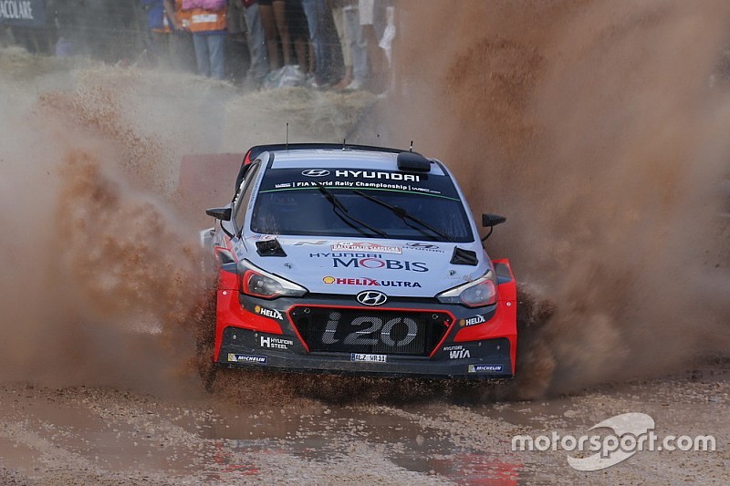 Italia, PS9: Neuville domina la tappa, Scandola primo in WRC2