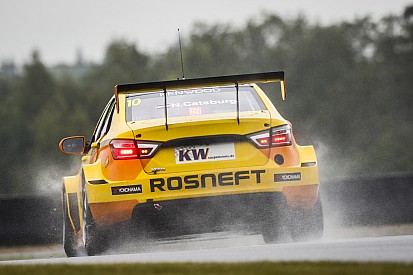 WTCC в Москві: Катсбург виграв в дощовій кваліфікації