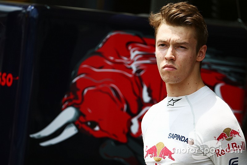 Webber: Kvyat lo tiene difícil en Toro Rosso