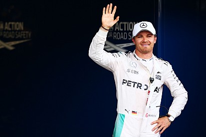 Nico Rosberg naar pole, crash Hamilton, Verstappen negende