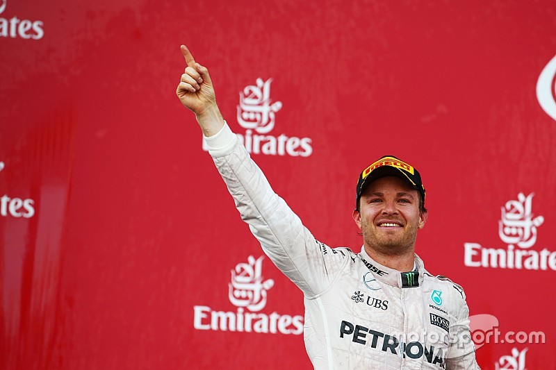 Rosberg se pasea en Bakú; los españoles se van de vacío