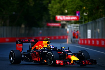 Hamilton: “Het is gemakkelijker geworden voor jongens als Max”