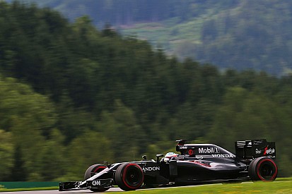 Алонсо расстроила "детская ошибка" McLaren в квалификации