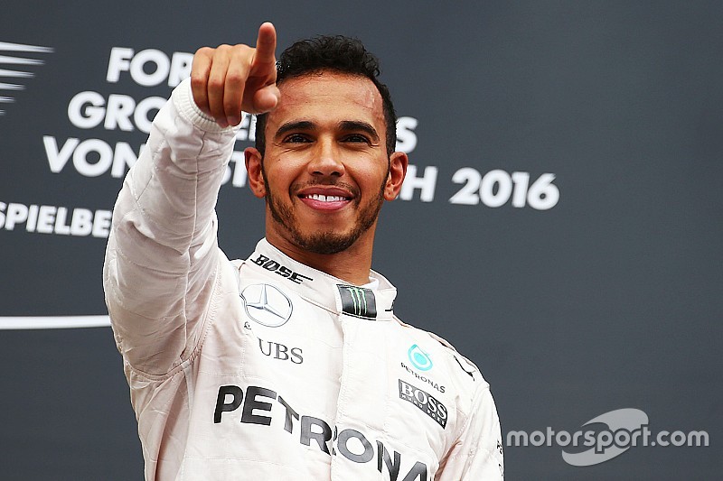 Stand: Rosberg ziet voorsprong slinken, Verstappen loopt in op Ricciardo