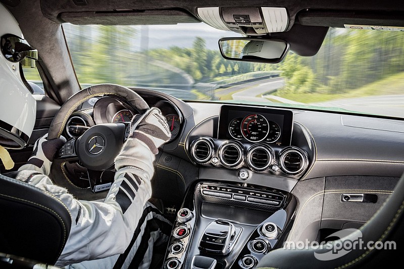 Hamilton wil eigen straatauto ontwikkelen voor Mercedes-AMG
