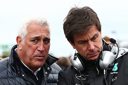Wolff: "Radiobericht aan Rosberg volgens de regels"
