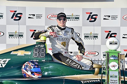 Newgarden supera dolor y vence en Iowa