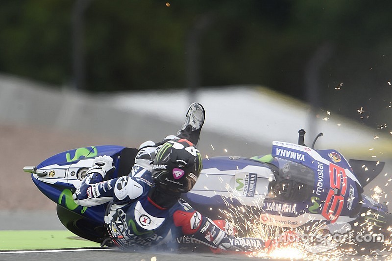 Bildergalerie: Die Stürze von Bradl und Lorenzo bei MotoGP am Sachsenring