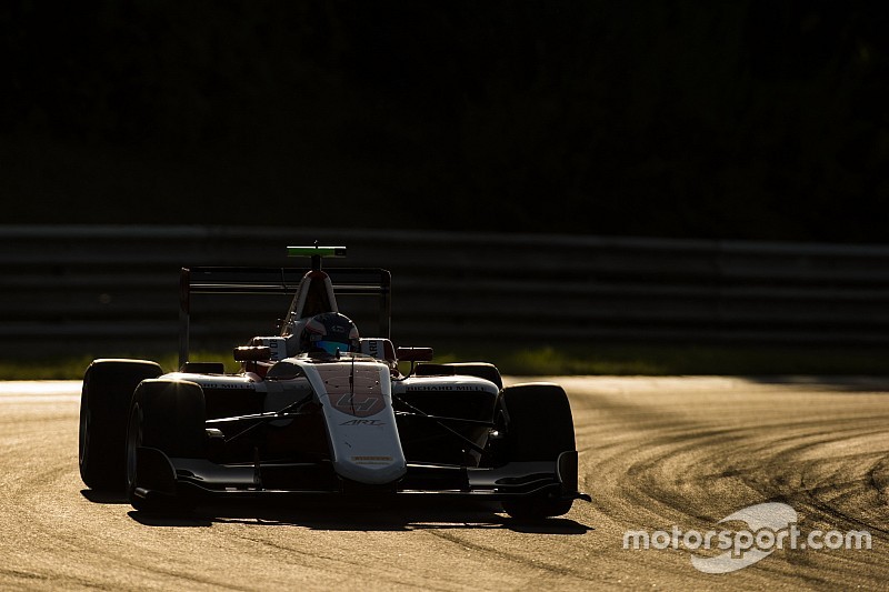 GP3 Hongarije: Imponerende pole voor Nyck de Vries