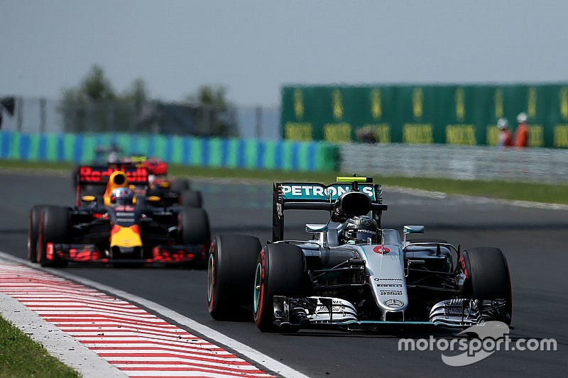 Red Bull: Renault поступається Mercedes 47 к.с.