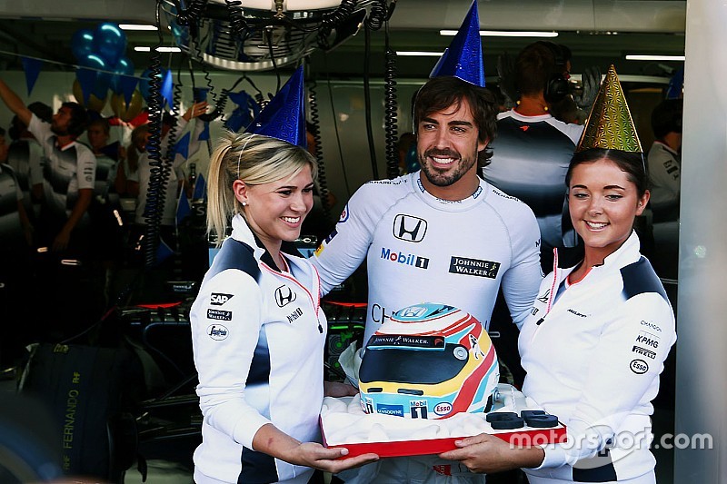 Vídeo: una felicitación especial para Alonso