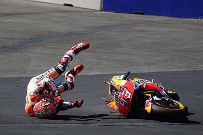 Fotogallery: ecco la sequenza della brutta caduta di Marquez nelle Libere 3
