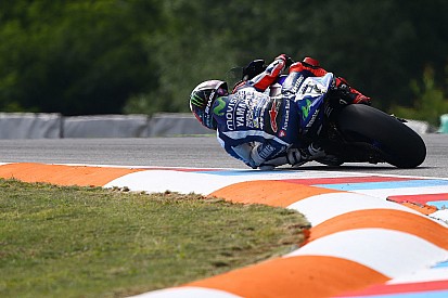 Lorenzo met recordtijd ver vooraan in derde training