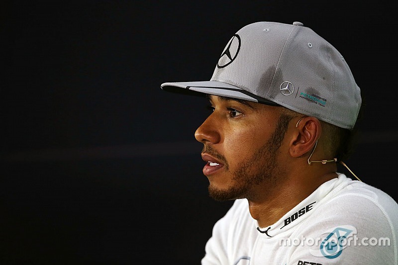 Lewis sta con Alonso: