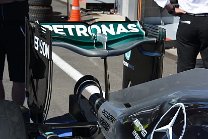 Technique - L’aileron arrière en forme de cuillère de Mercedes