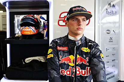 Surer over ‘agressieve’ Verstappen: “Op een dag krijgt hij het terug”