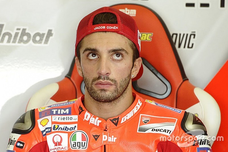 Disavventura Iannone: perde le chiavi e martella il vetro della sua Porsche!