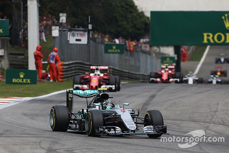 Formel 1 in Monza: Lewis Hamilton patzt - Nico Rosberg staubt ab
