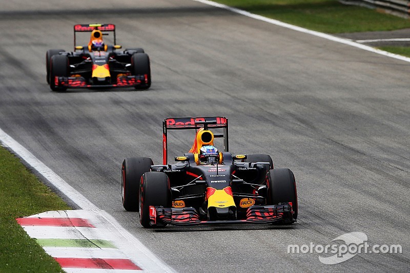 Red Bull рассчитывает на прибавку мощности от Renault в Сингапуре