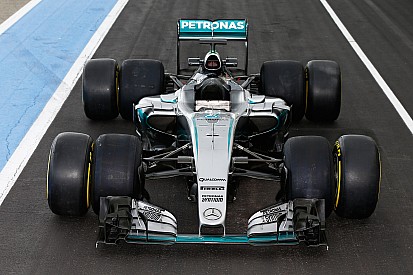 Mercedes prueba los neumáticos 2017 de Pirelli