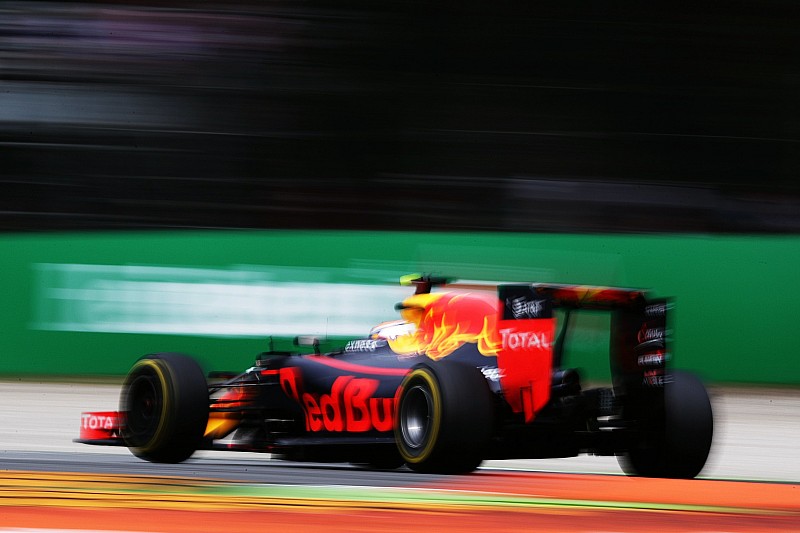 Verstappen aast op overwinning in Grand Prix van Singapore