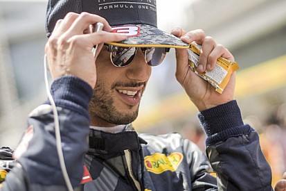 Amikor Ricciardo hirtelen rád ver egyet