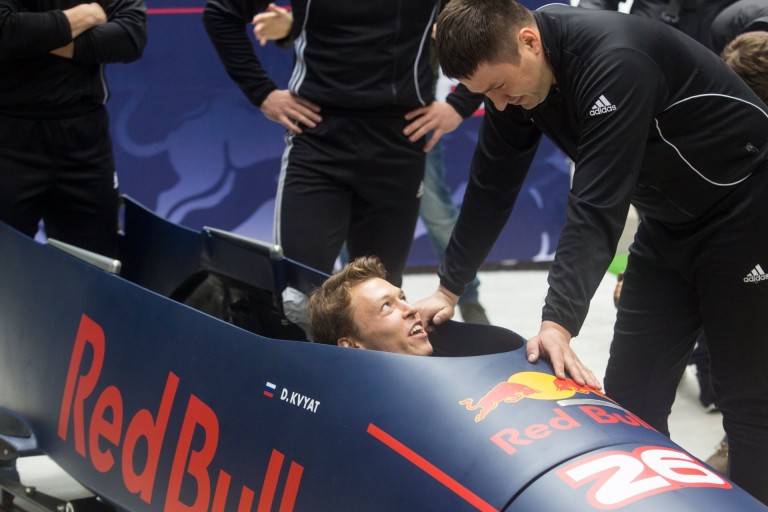 Kvyat bobozni tanult Szocsiban: F1-es festést kapott a sporteszköz
