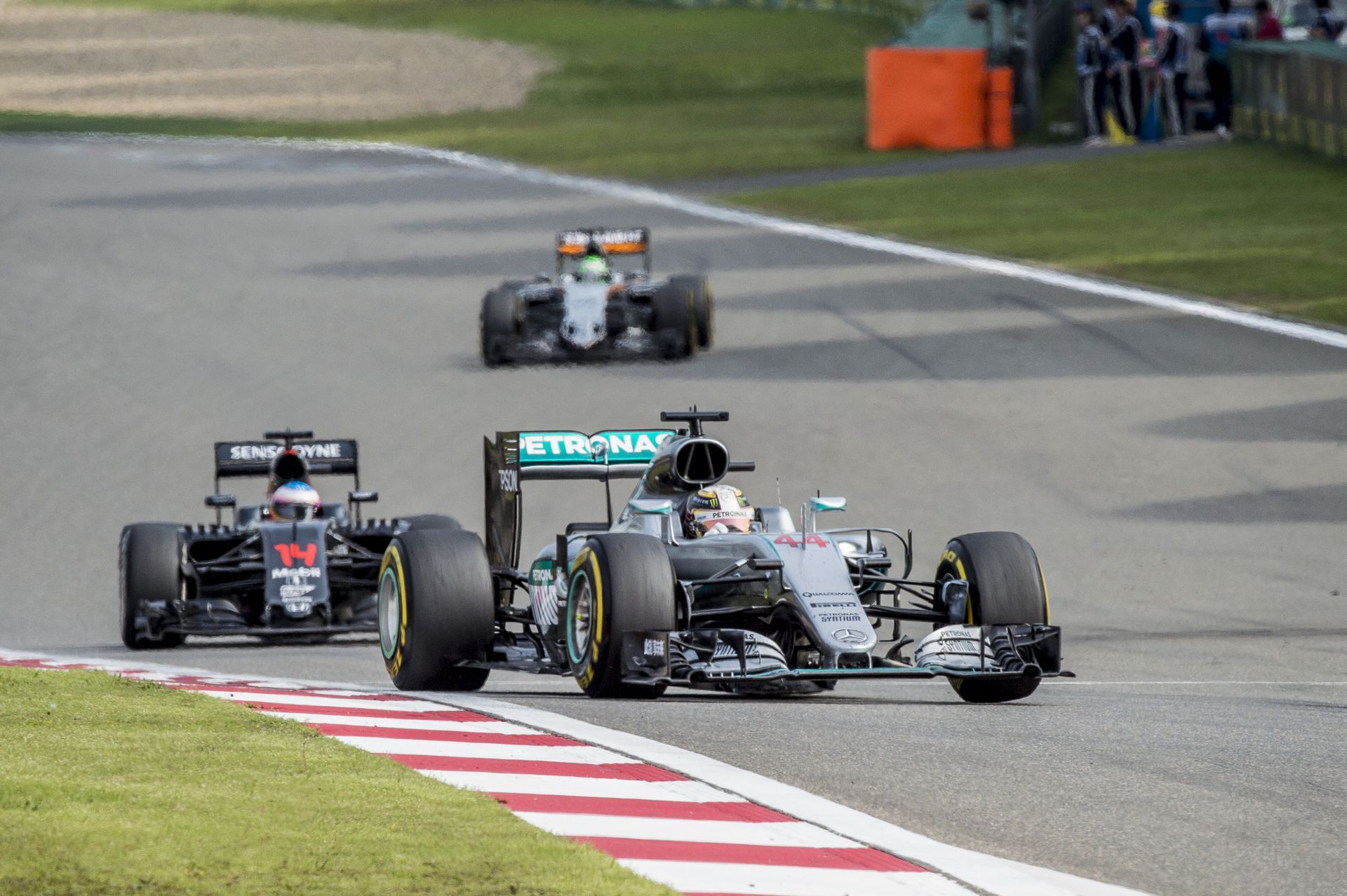 Orosz Nagydíj - időmérő edzés (Q2): érinthetetlen a Mercedes, brutális Rosberg-idő