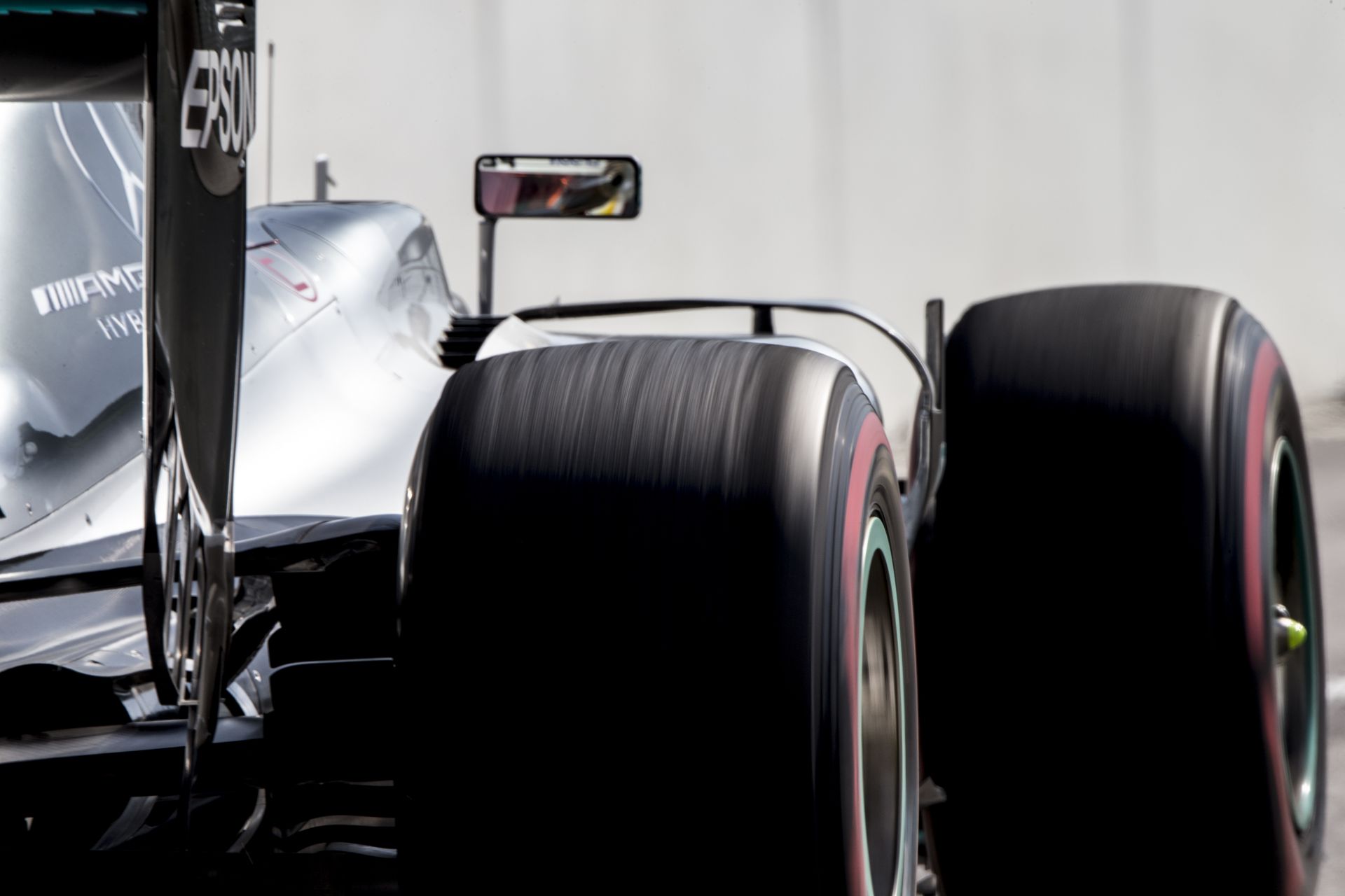 Hamilton a 10. helyről rajtol a Orosz Nagydíjon motorhiba miatt!