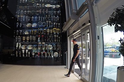 Már Verstappen neve is rákerült a Red Bullra