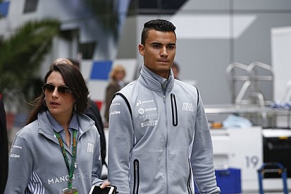 Váratlan változás a teszten: Wehrlein vezeti a Mercedest Ocon helyett