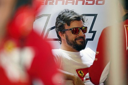 Alonso újra Olaszországban: ferraris étteremben étkezett