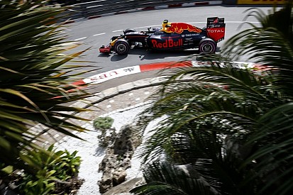 Verstappen autójának a Red Bull szó szerint szárnyakat adott Monacóban!