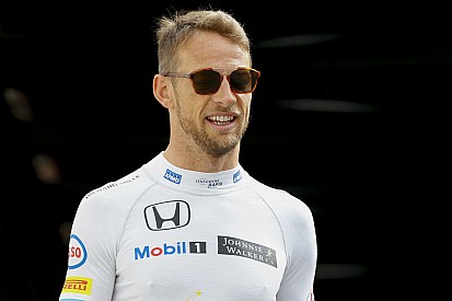 Button barátnője szexi társaságba került Monacóban!