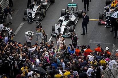 Hamilton 44. győzelme=83 tonna a fékpedálon