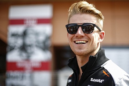 Hülkenberg ezt megint odatette: világítós cipőben az F1-es pilóta