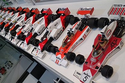 Bekönnyezel: micsoda F1-es McLaren-gyűjtemény?!