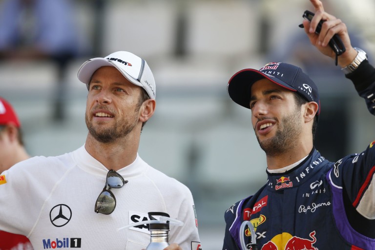 Egy sokatmondó pillantás Ricciardo és Button között!