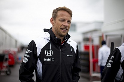 Button már megőrült: gyorsan akar menni végre!