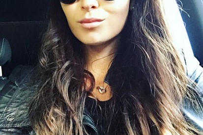 Raikkönen menyasszonya focistákkal pózolt