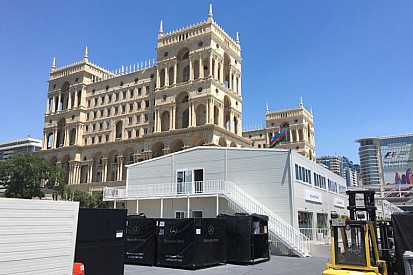 Egyre több a motyó az azeri paddockban