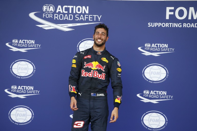 Ricciardo faarccal pingpongozik - elképzelhetetlen